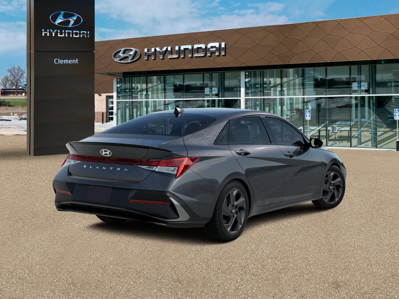 Hyundai Elantra Vehicle Full-screen Gallery Image 5