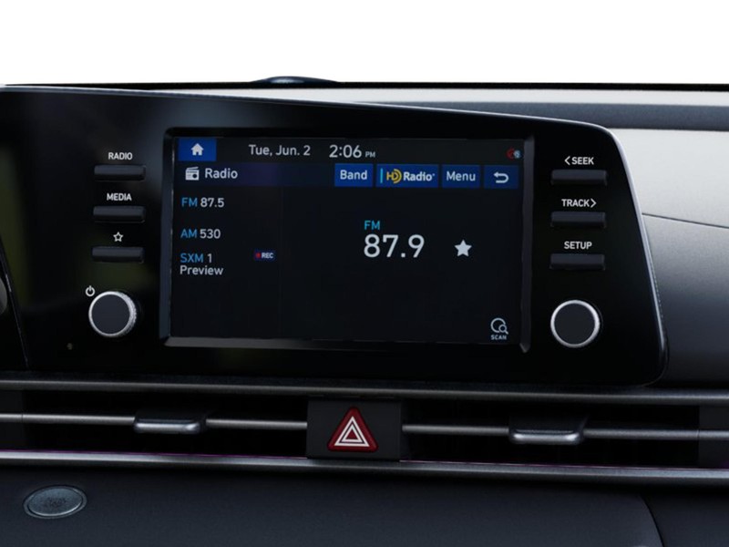 Hyundai Elantra Vehicle Full-screen Gallery Image 12