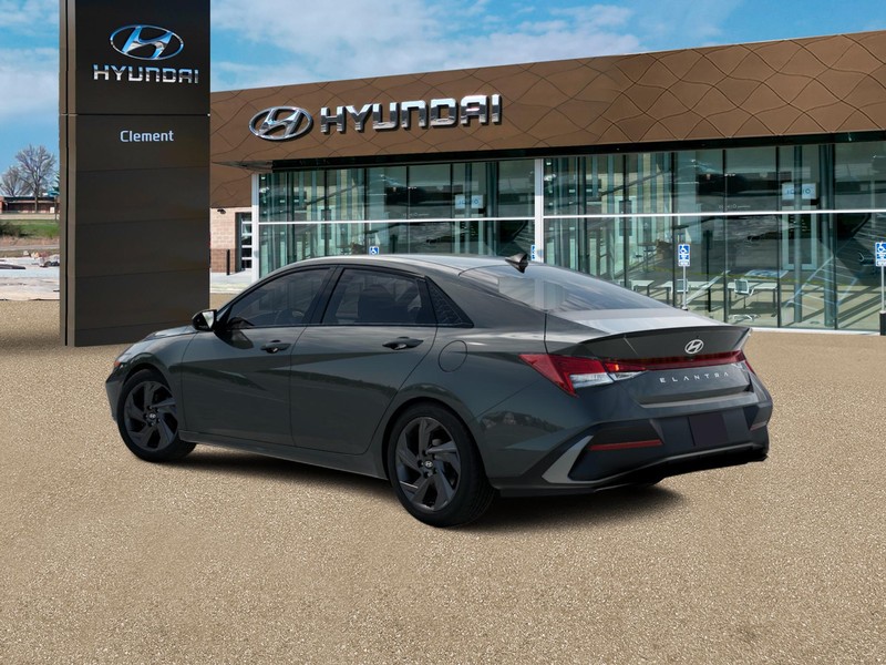 Hyundai Elantra Vehicle Full-screen Gallery Image 4
