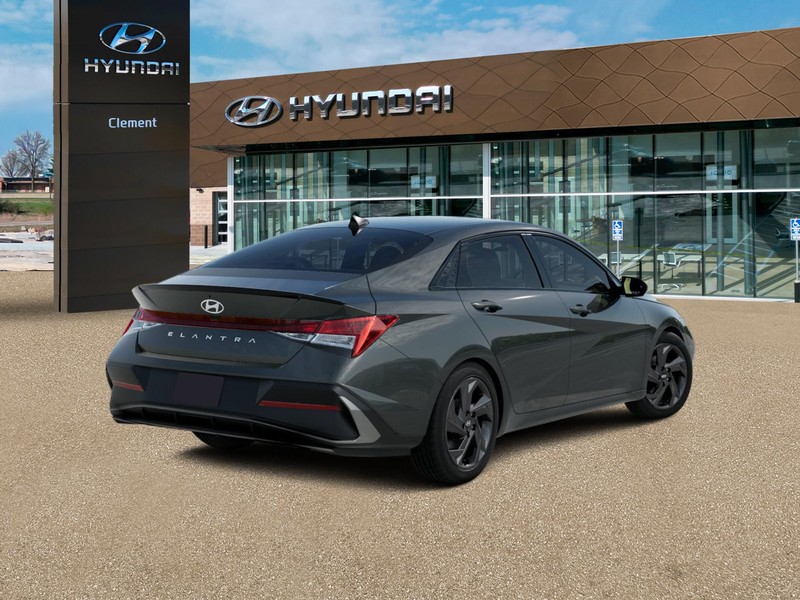 Hyundai Elantra Vehicle Full-screen Gallery Image 5