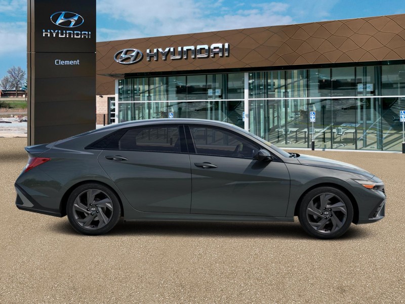 Hyundai Elantra Vehicle Full-screen Gallery Image 6