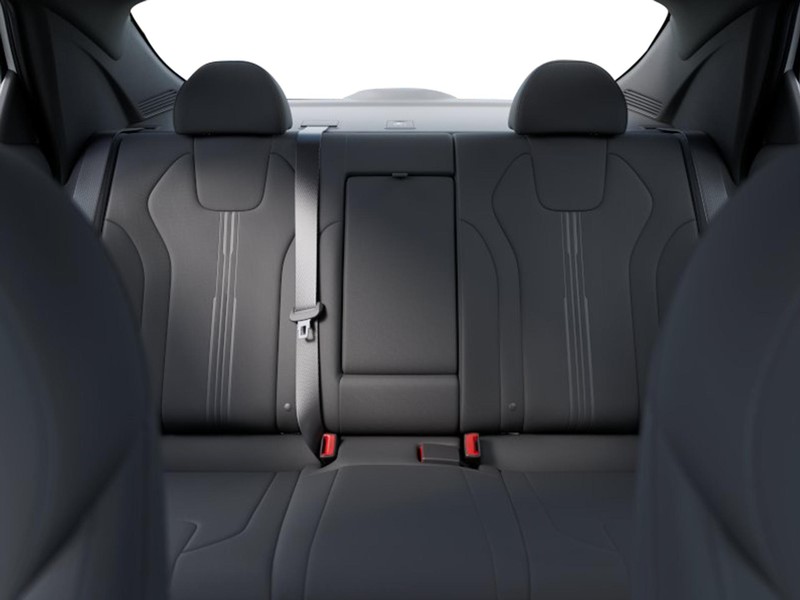 Hyundai Elantra Vehicle Full-screen Gallery Image 11