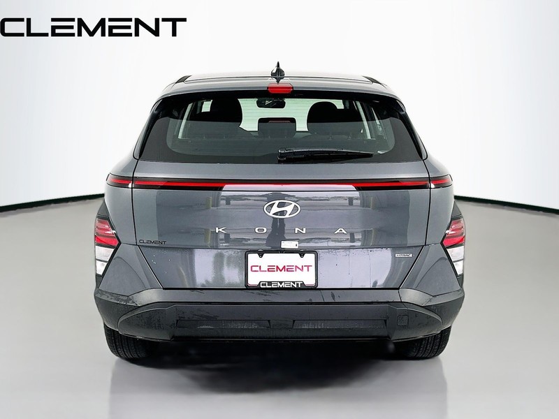 Hyundai Kona Vehicle Full-screen Gallery Image 8