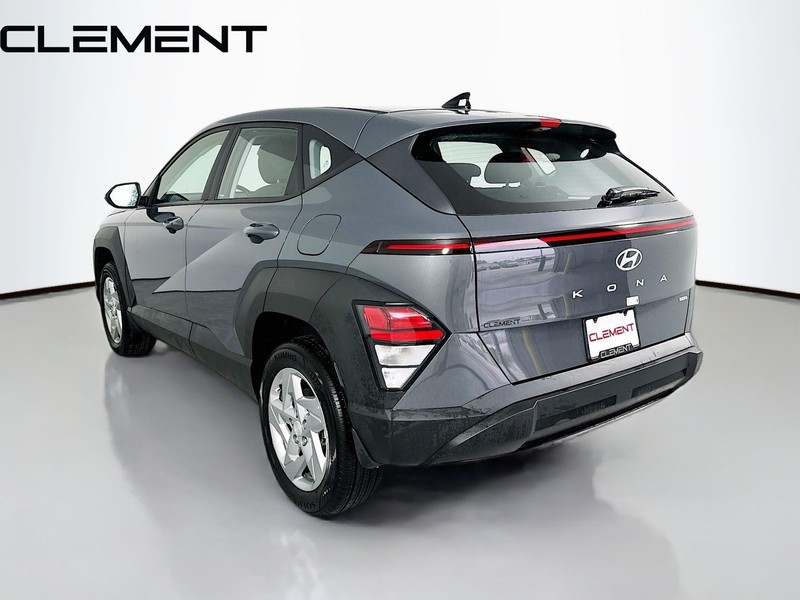 Hyundai Kona Vehicle Full-screen Gallery Image 10