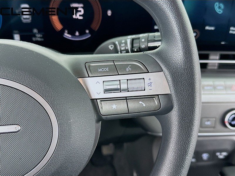 Hyundai Kona Vehicle Full-screen Gallery Image 15