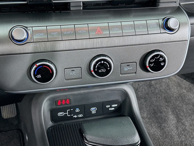 Hyundai Kona Vehicle Full-screen Gallery Image 20