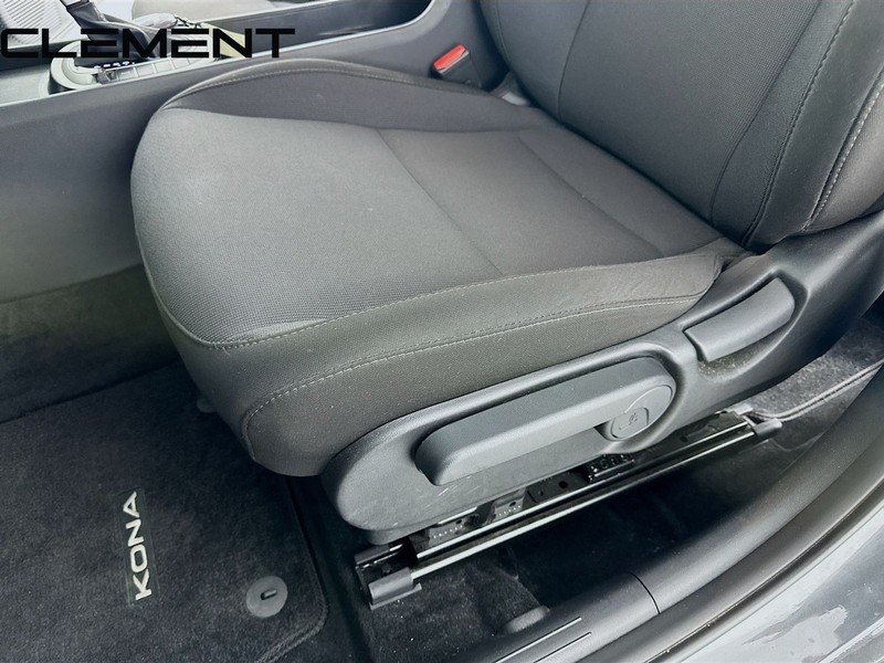 Hyundai Kona Vehicle Full-screen Gallery Image 25