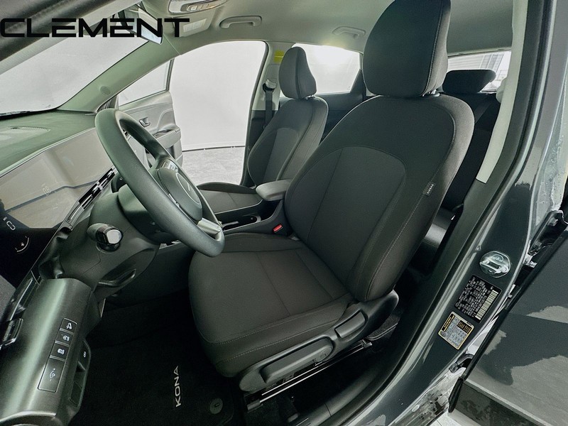 Hyundai Kona Vehicle Full-screen Gallery Image 27