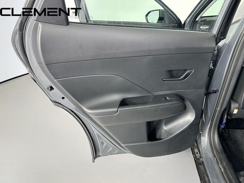 Hyundai Kona Vehicle Full-screen Gallery Image 28