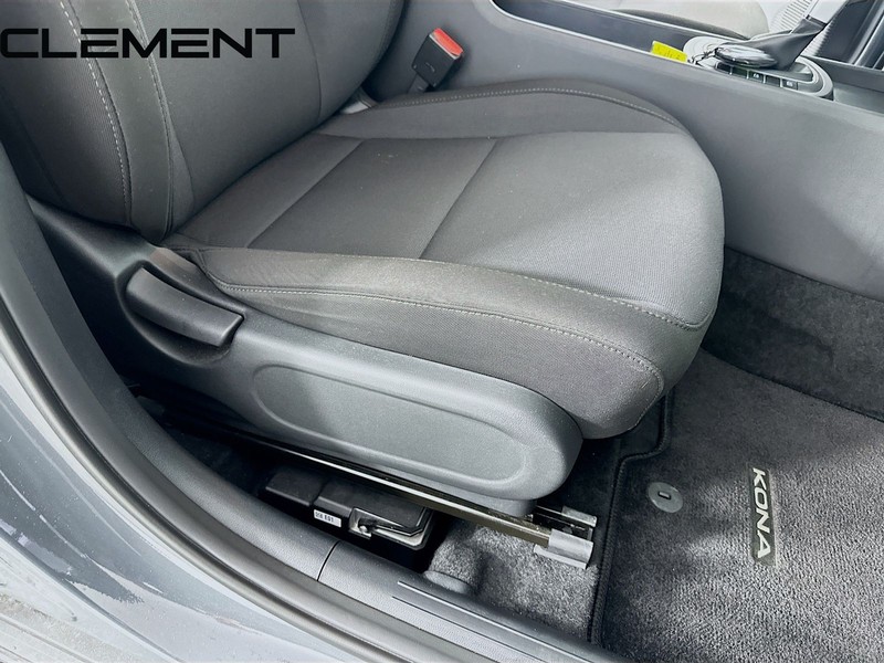 Hyundai Kona Vehicle Full-screen Gallery Image 30