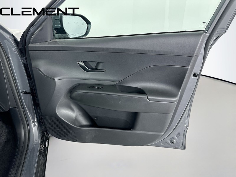 Hyundai Kona Vehicle Full-screen Gallery Image 33