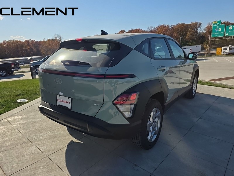 Hyundai Kona Vehicle Full-screen Gallery Image 7