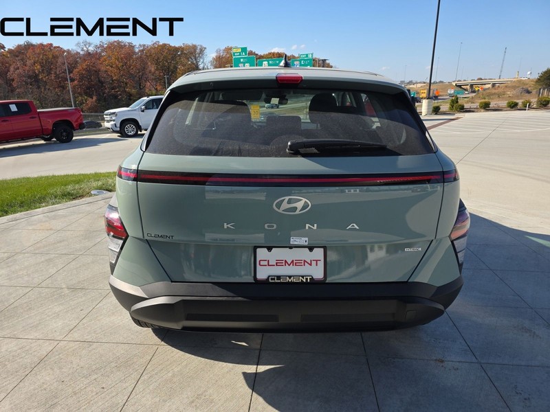 Hyundai Kona Vehicle Full-screen Gallery Image 8