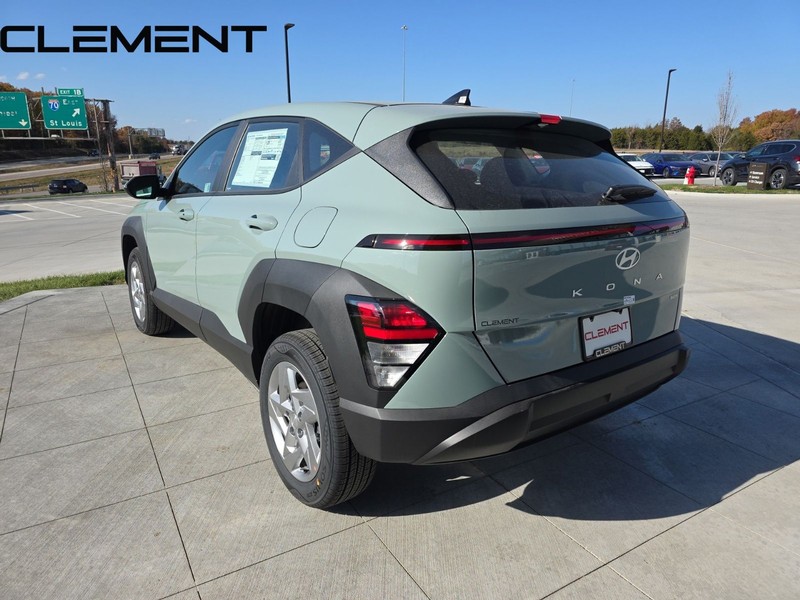 Hyundai Kona Vehicle Full-screen Gallery Image 10