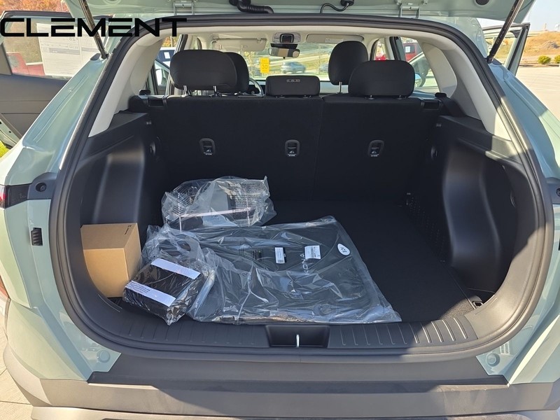 Hyundai Kona Vehicle Full-screen Gallery Image 11