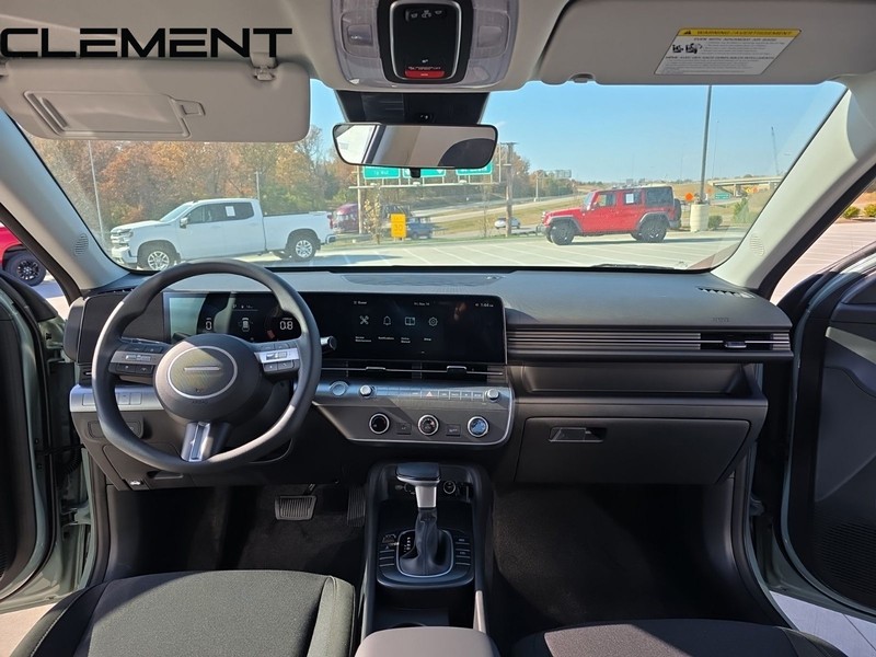 Hyundai Kona Vehicle Full-screen Gallery Image 12