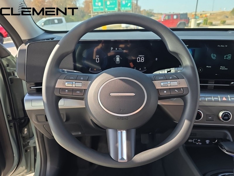 Hyundai Kona Vehicle Full-screen Gallery Image 14