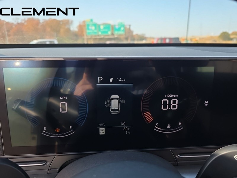 Hyundai Kona Vehicle Full-screen Gallery Image 18