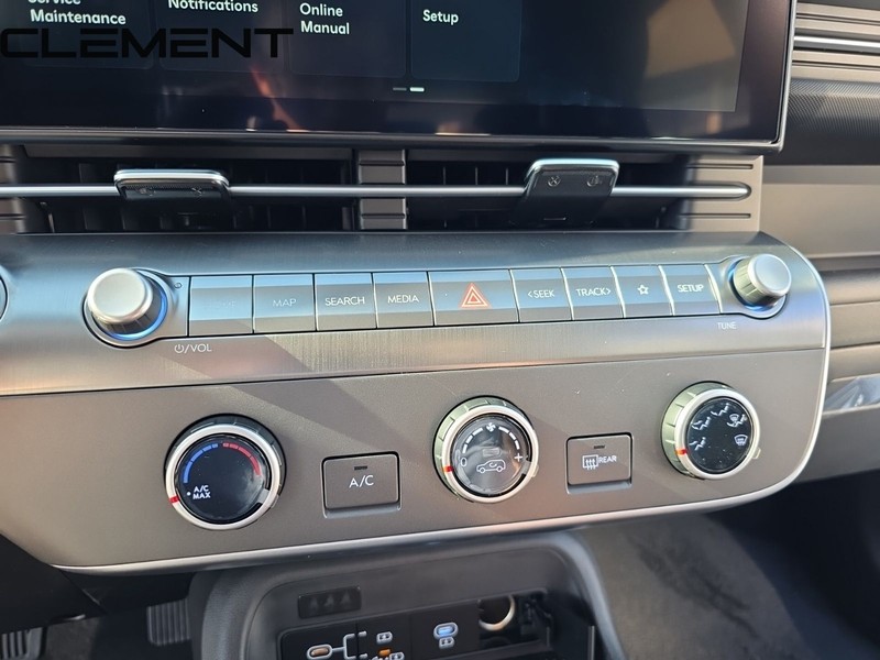 Hyundai Kona Vehicle Full-screen Gallery Image 23