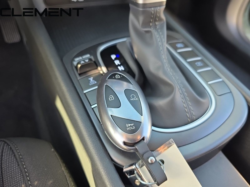 Hyundai Kona Vehicle Full-screen Gallery Image 25