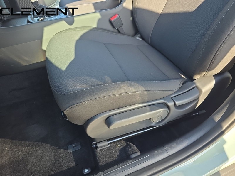 Hyundai Kona Vehicle Full-screen Gallery Image 29