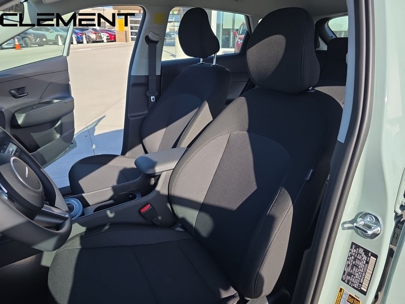 Hyundai Kona Vehicle Full-screen Gallery Image 30