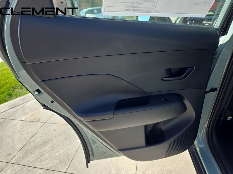 Hyundai Kona Vehicle Full-screen Gallery Image 32