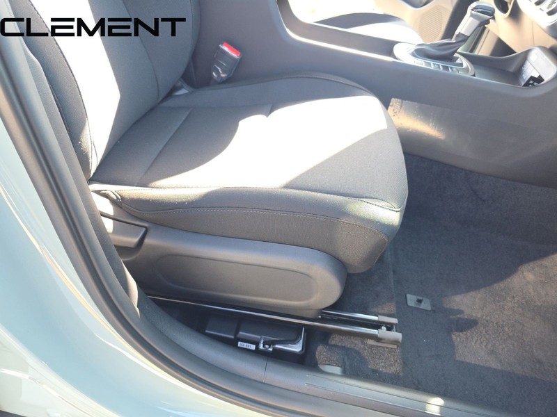 Hyundai Kona Vehicle Full-screen Gallery Image 35