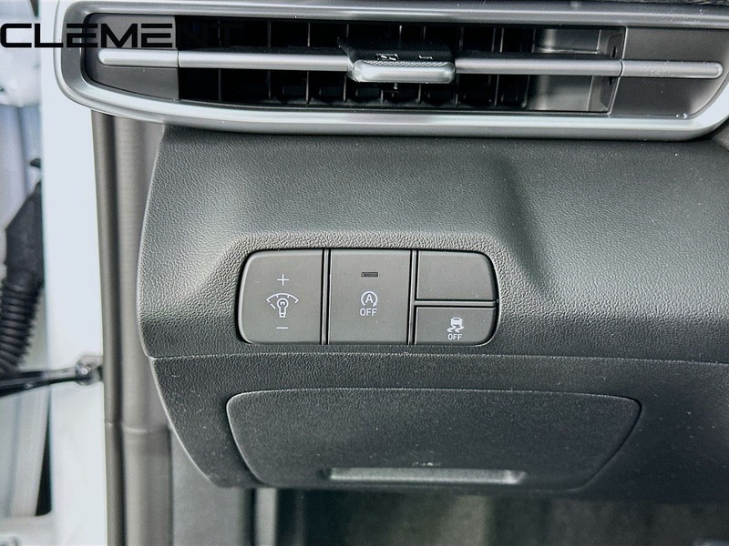 Hyundai Elantra Vehicle Full-screen Gallery Image 13