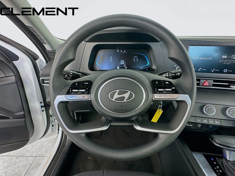 Hyundai Elantra Vehicle Full-screen Gallery Image 14