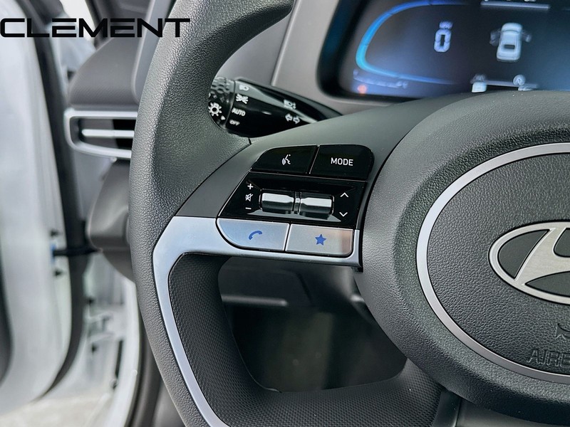 Hyundai Elantra Vehicle Full-screen Gallery Image 15