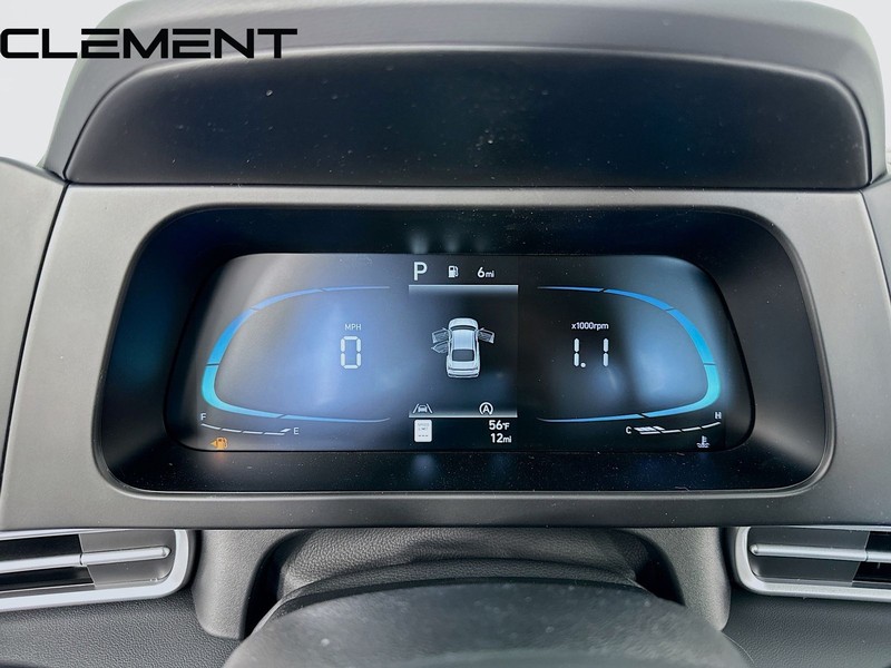 Hyundai Elantra Vehicle Full-screen Gallery Image 18