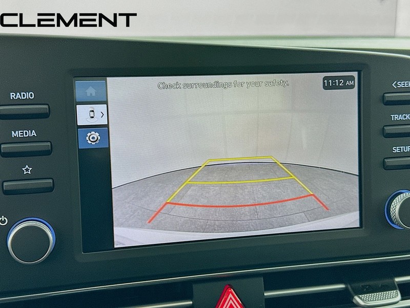 Hyundai Elantra Vehicle Full-screen Gallery Image 20