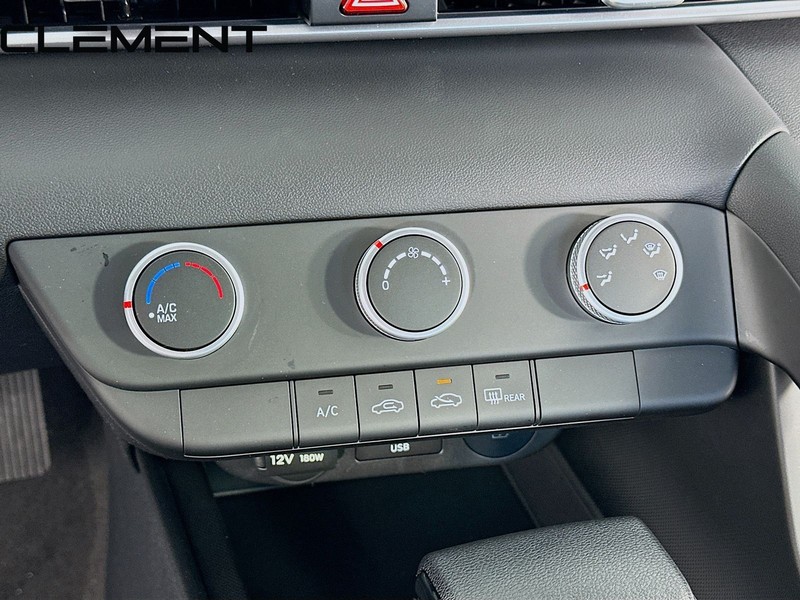 Hyundai Elantra Vehicle Full-screen Gallery Image 22