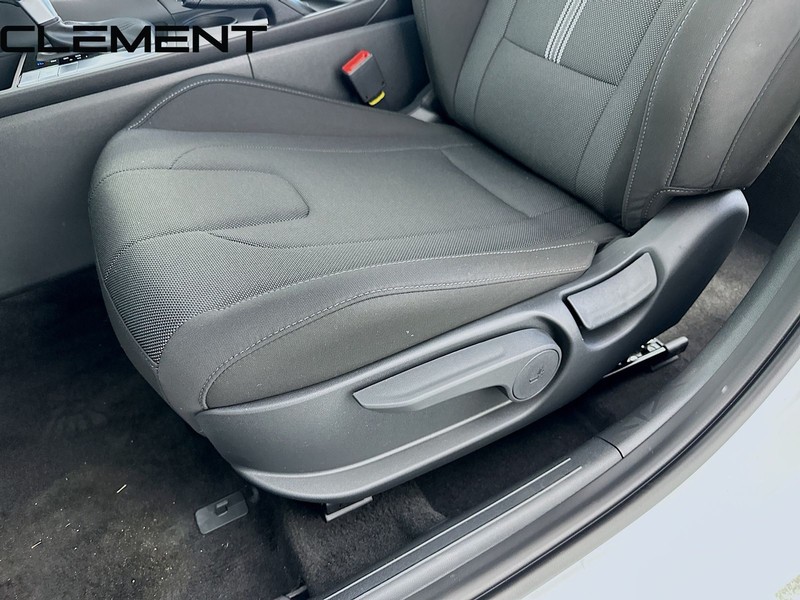 Hyundai Elantra Vehicle Full-screen Gallery Image 27