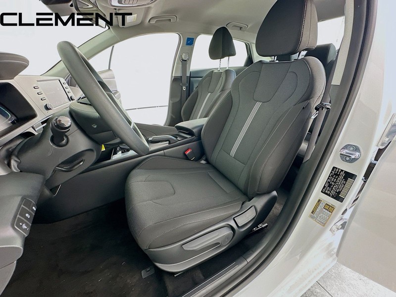 Hyundai Elantra Vehicle Full-screen Gallery Image 28
