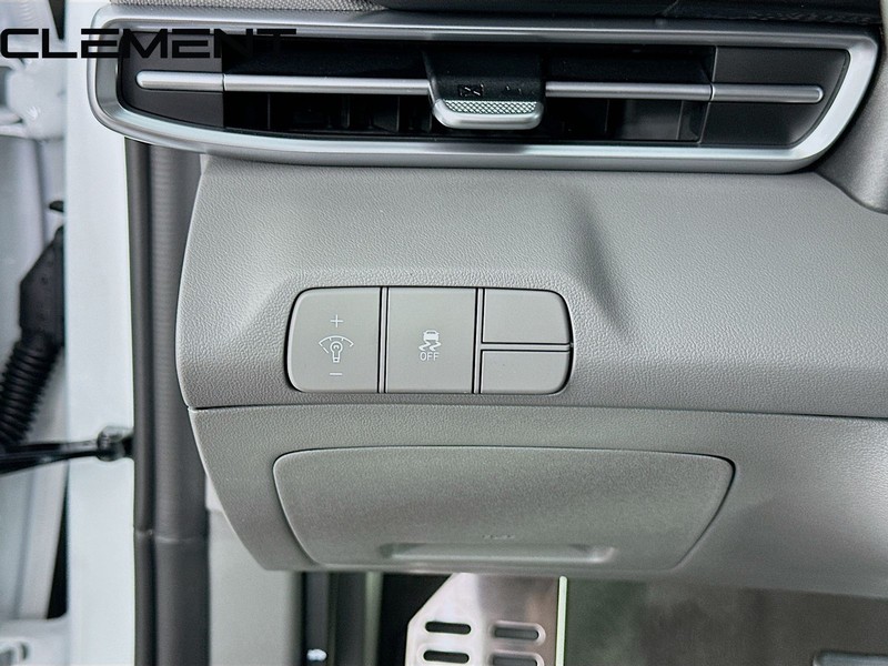 Hyundai Elantra Vehicle Full-screen Gallery Image 13