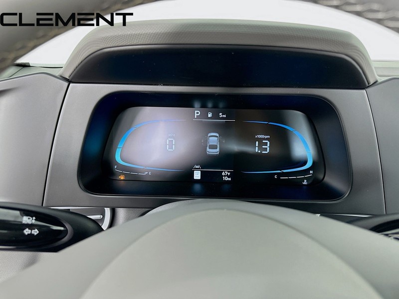 Hyundai Elantra Vehicle Full-screen Gallery Image 18