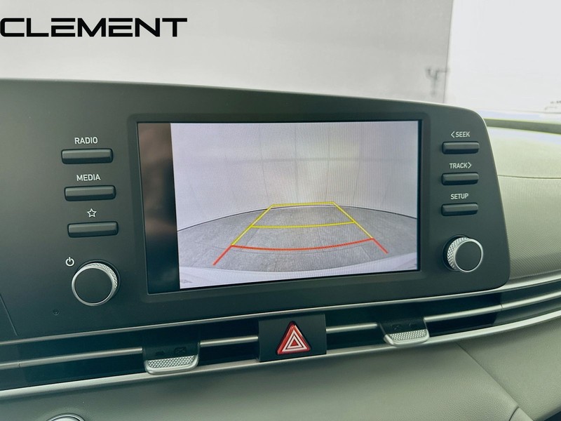 Hyundai Elantra Vehicle Full-screen Gallery Image 20