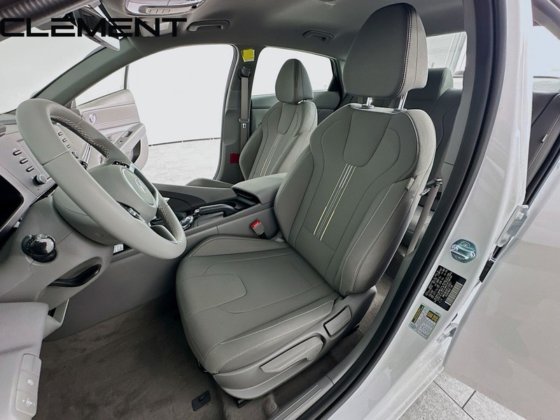 Hyundai Elantra Vehicle Full-screen Gallery Image 28