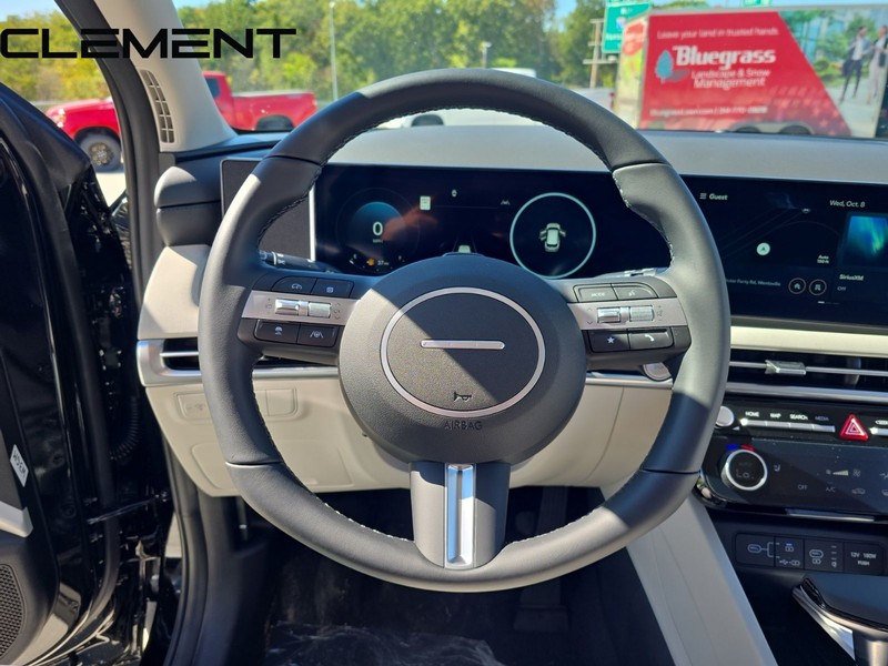 Hyundai Tucson Vehicle Full-screen Gallery Image 14