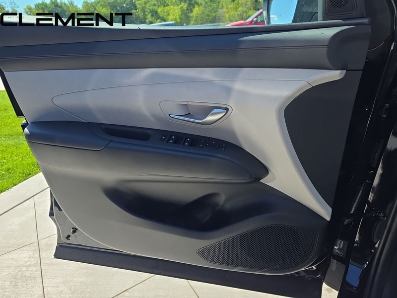 Hyundai Tucson Vehicle Full-screen Gallery Image 28
