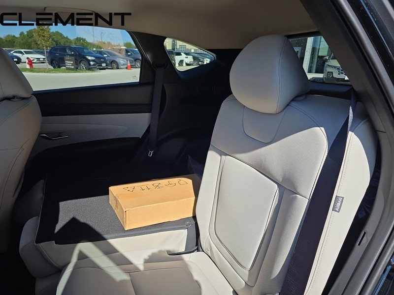 Hyundai Tucson Vehicle Full-screen Gallery Image 34