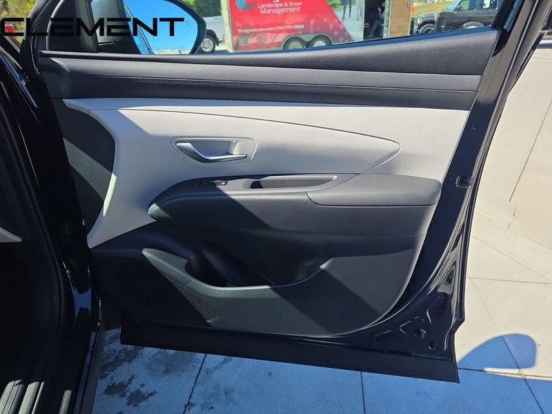 Hyundai Tucson Vehicle Full-screen Gallery Image 37