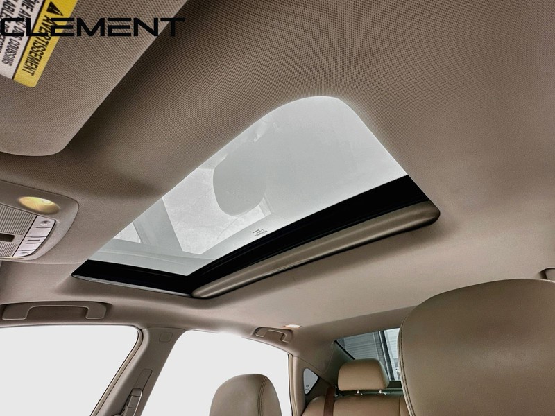 Nissan Altima Sedan Vehicle Full-screen Gallery Image 25