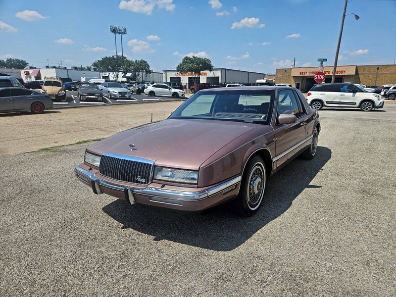 Buick Riviera Vehicle Full-screen Gallery Image 01