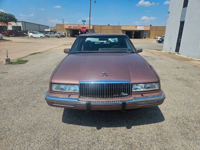 Buick Riviera Vehicle Full-screen Gallery Image 02