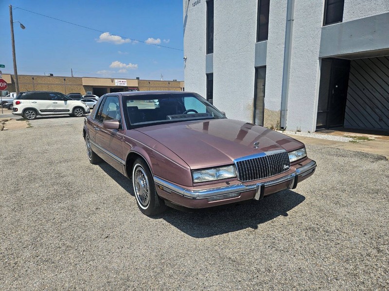 Buick Riviera Vehicle Full-screen Gallery Image 03