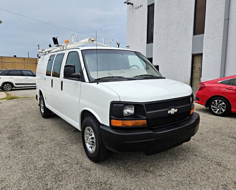 Chevrolet Express Cargo Van Vehicle Full-screen Gallery Image 03