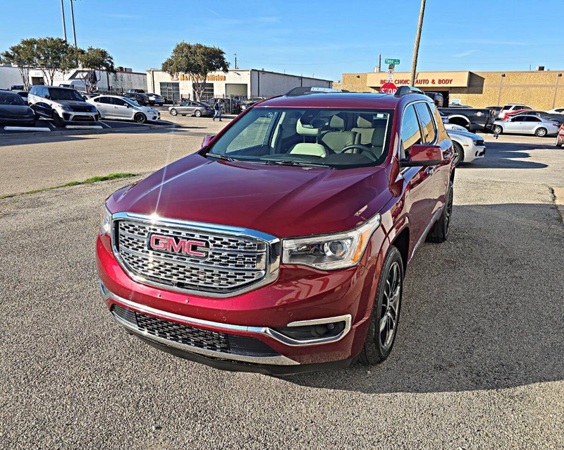 GMC Acadia Vehicle Full-screen Gallery Image 03